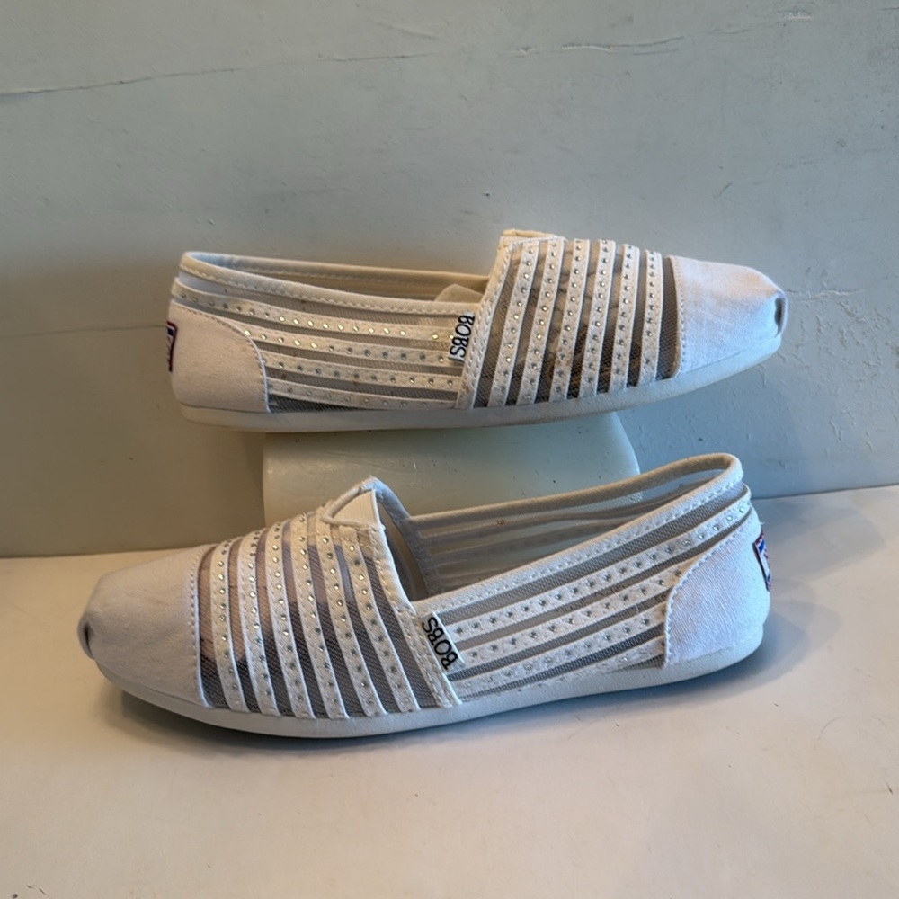 Bob's Sketchers  memory foam slip on white canvas ballet flats sparkle bling